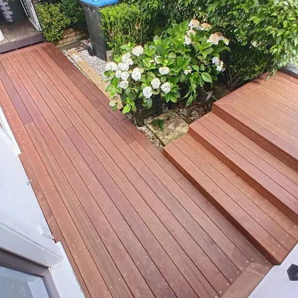 Custom timber deck with steps by Lavscapes Auckland